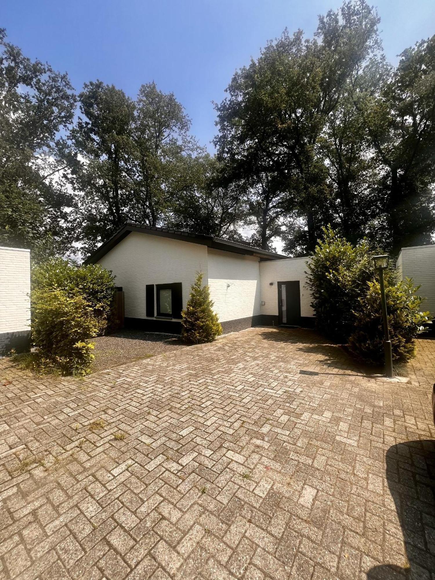 Luxe Recreatiewoning Midden In Bosrijke Omgeving Villa Waalre Exterior photo